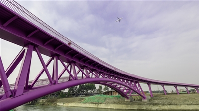 【资讯】成都锦城公园江安桥亮相 今年春节来“飘带桥”看飞机(图1)